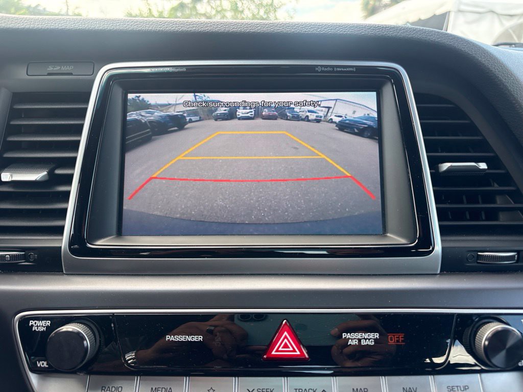 Used 2018 Blue Hyundai Limited image 27