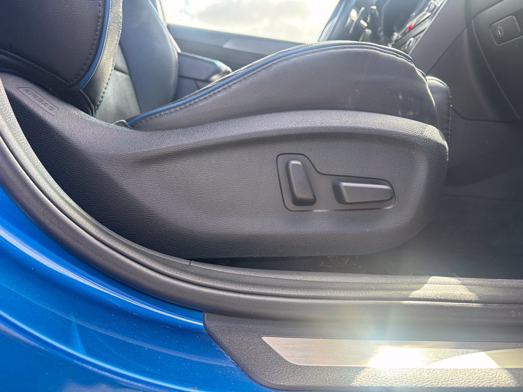 Used 2018 Blue Hyundai Limited image 21
