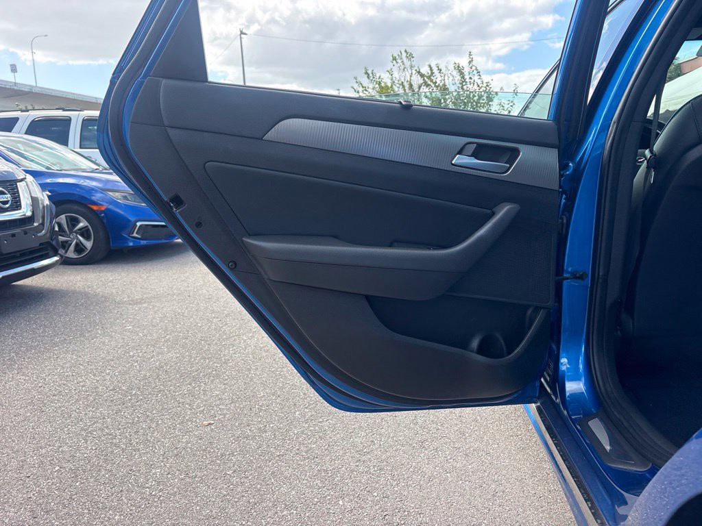 Used 2018 Blue Hyundai Limited image 15