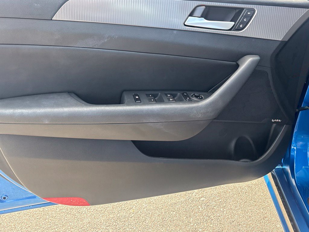 Used 2018 Blue Hyundai Limited image 11