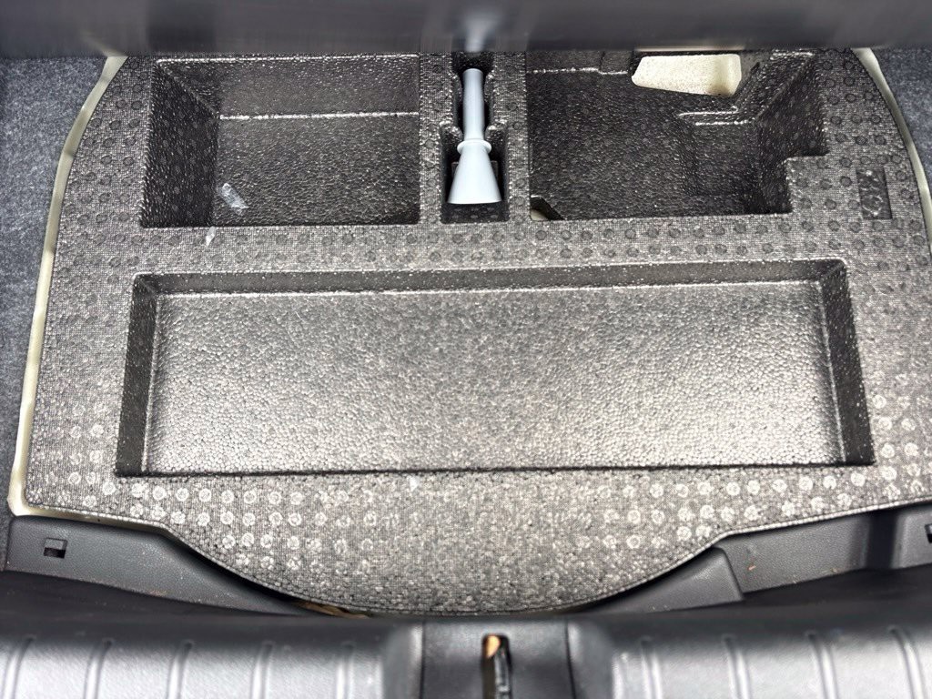 Used 2017 Silver Honda Si image 15