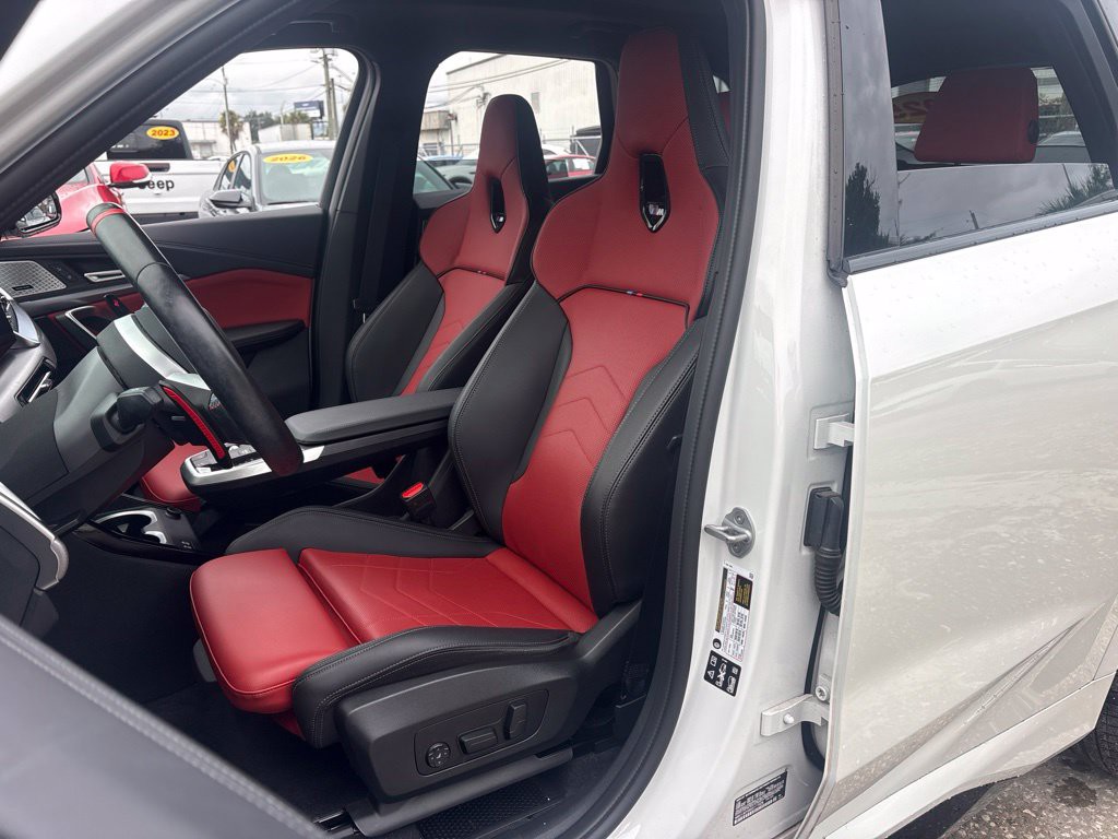 Used 2025 White BMW M35i image 9