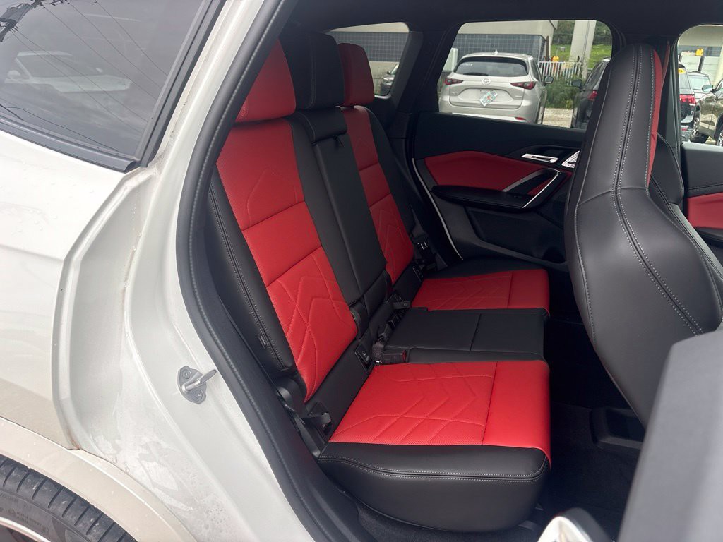Used 2025 White BMW M35i image 19