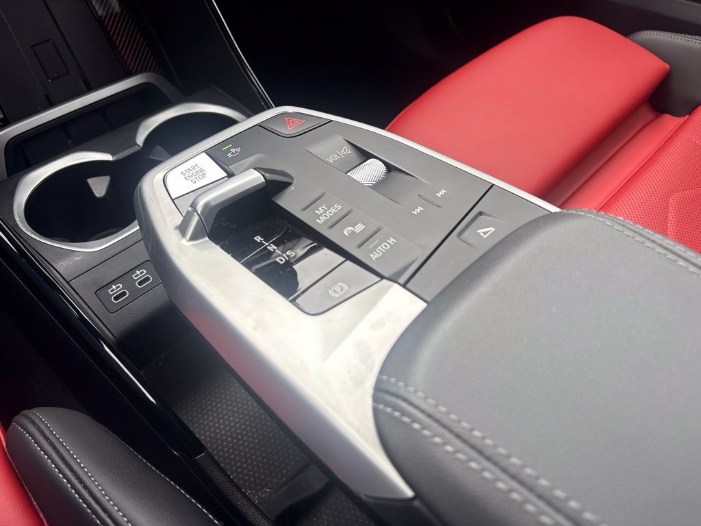 Used 2025 White BMW M35i image 29