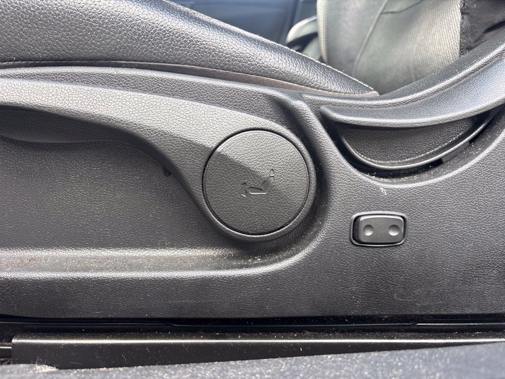 Used 2016 Black Hyundai Turbo image 10