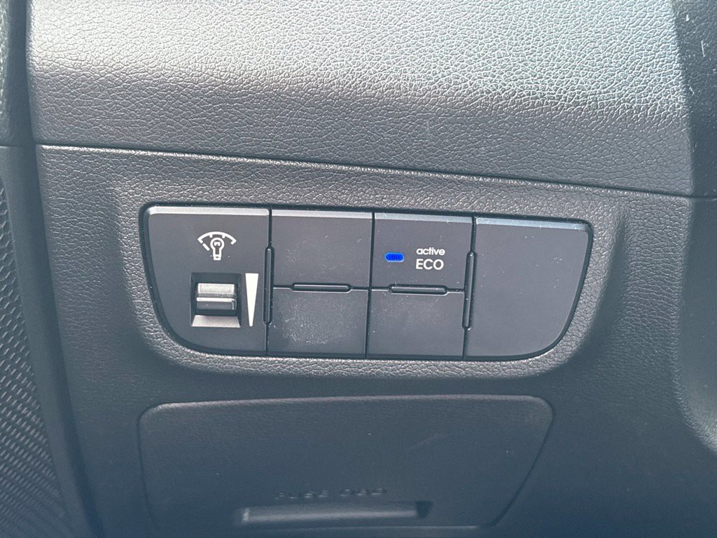 Used 2016 Black Hyundai Turbo image 25