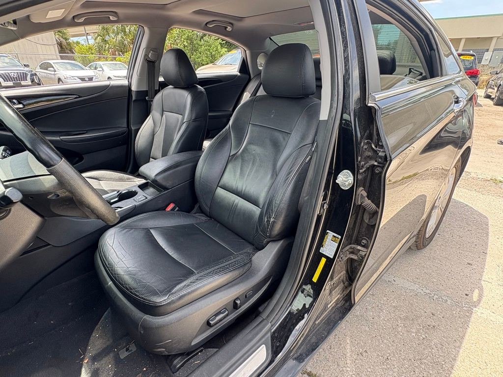 Used 2013 Black Hyundai Limited image 9