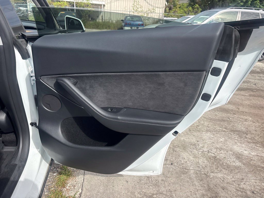 Used 2024  Tesla Performance image 18