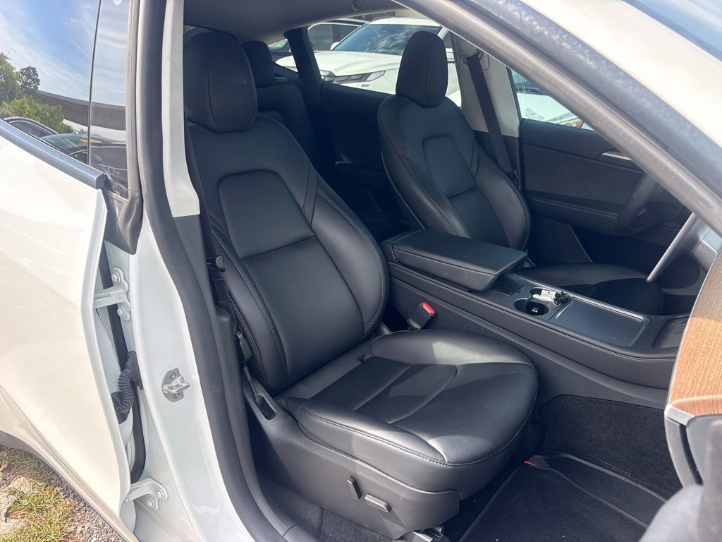 Used 2024  Tesla Performance image 19