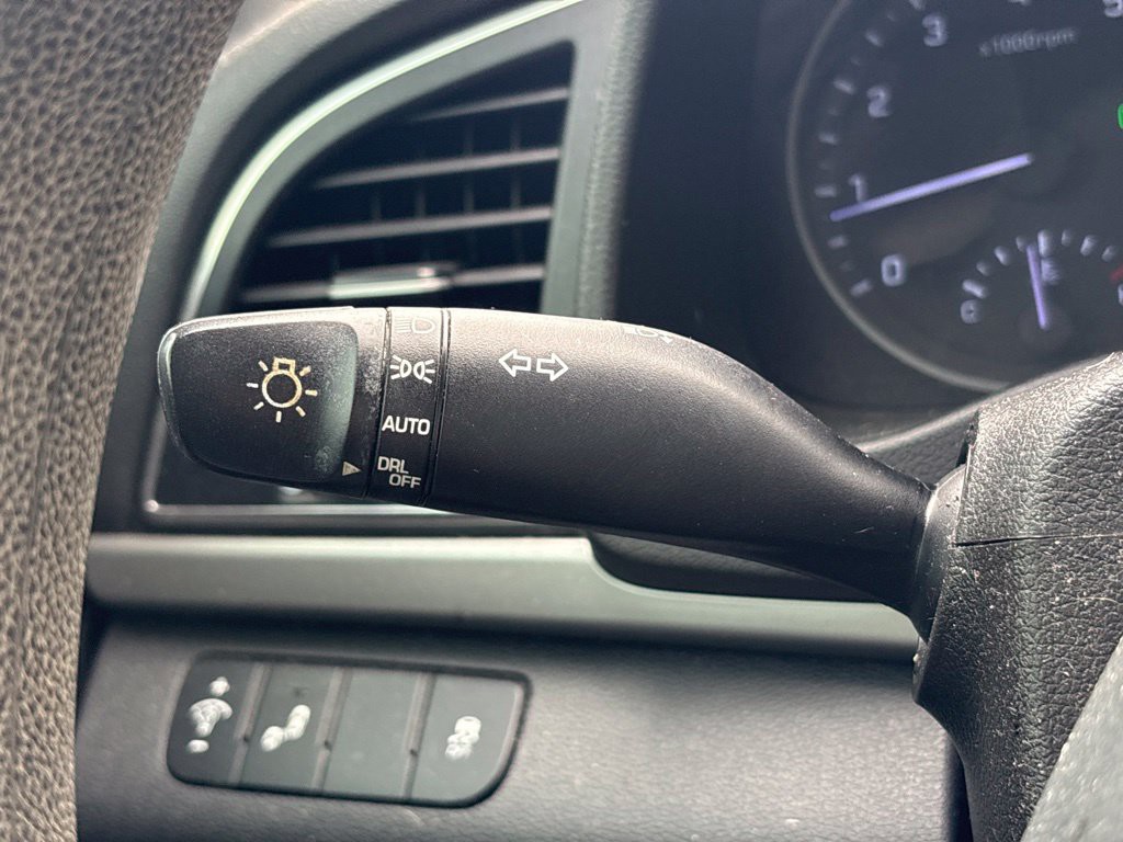 Used 2018 Black Hyundai SEL image 28