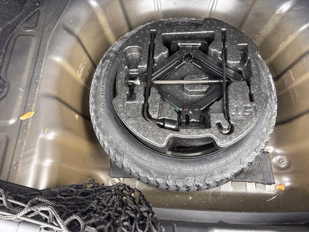 Used 2018 Black Hyundai SEL image 13