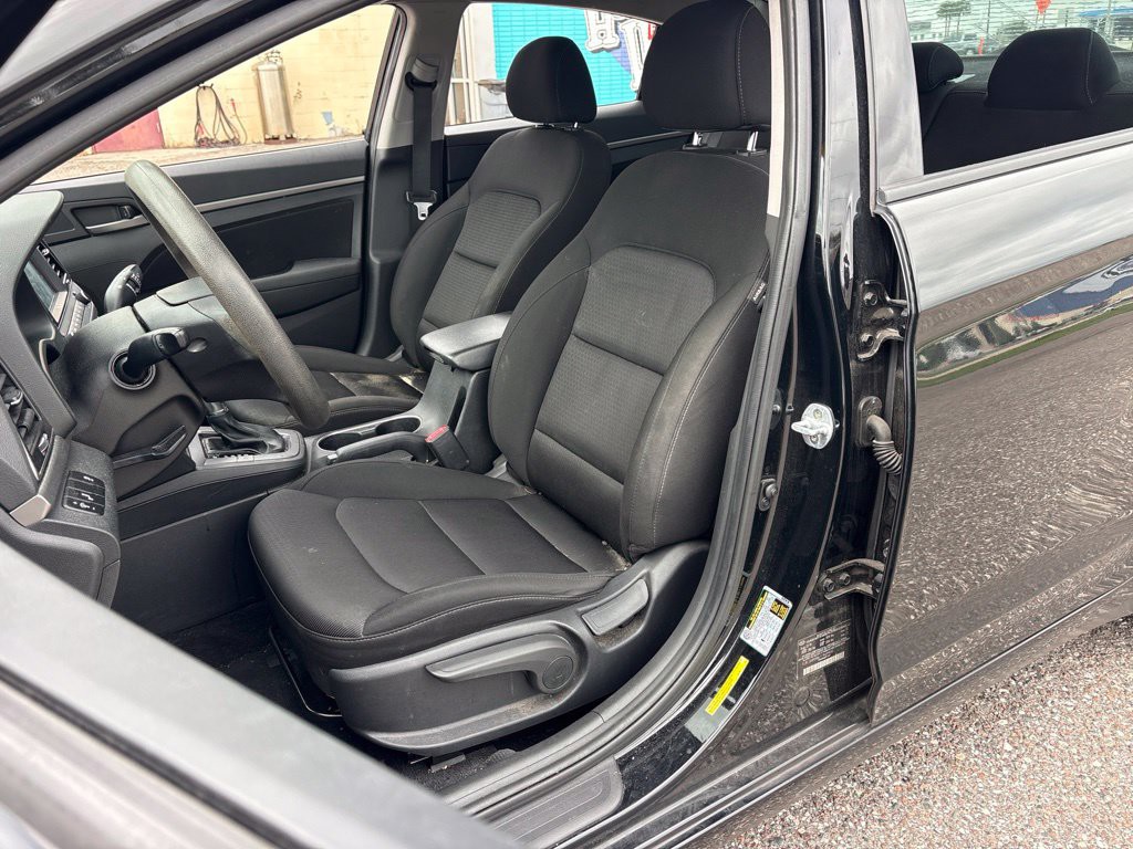 Used 2018 Black Hyundai SEL image 9