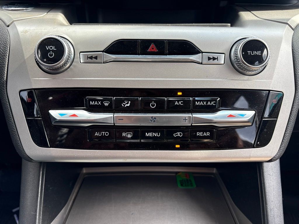 Used 2022 White Ford XLT image 23