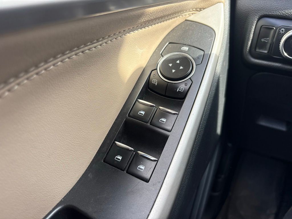 Used 2022 White Ford XLT image 25