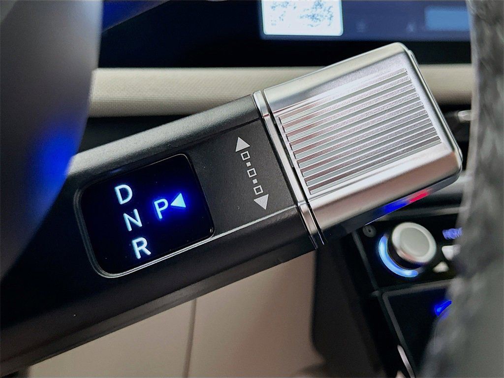 Used 2025 White Hyundai Limited image 12