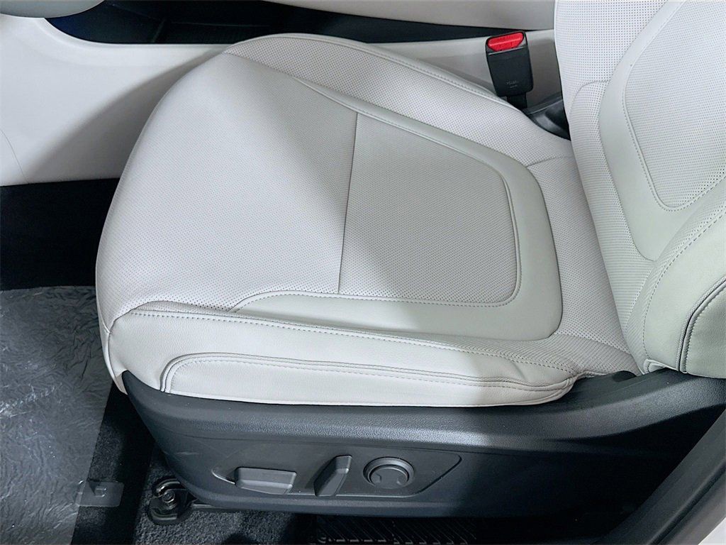 Used 2025 White Hyundai Limited image 18