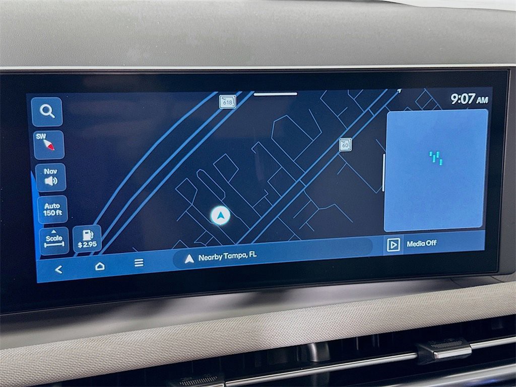 Used 2025 White Hyundai Limited image 9