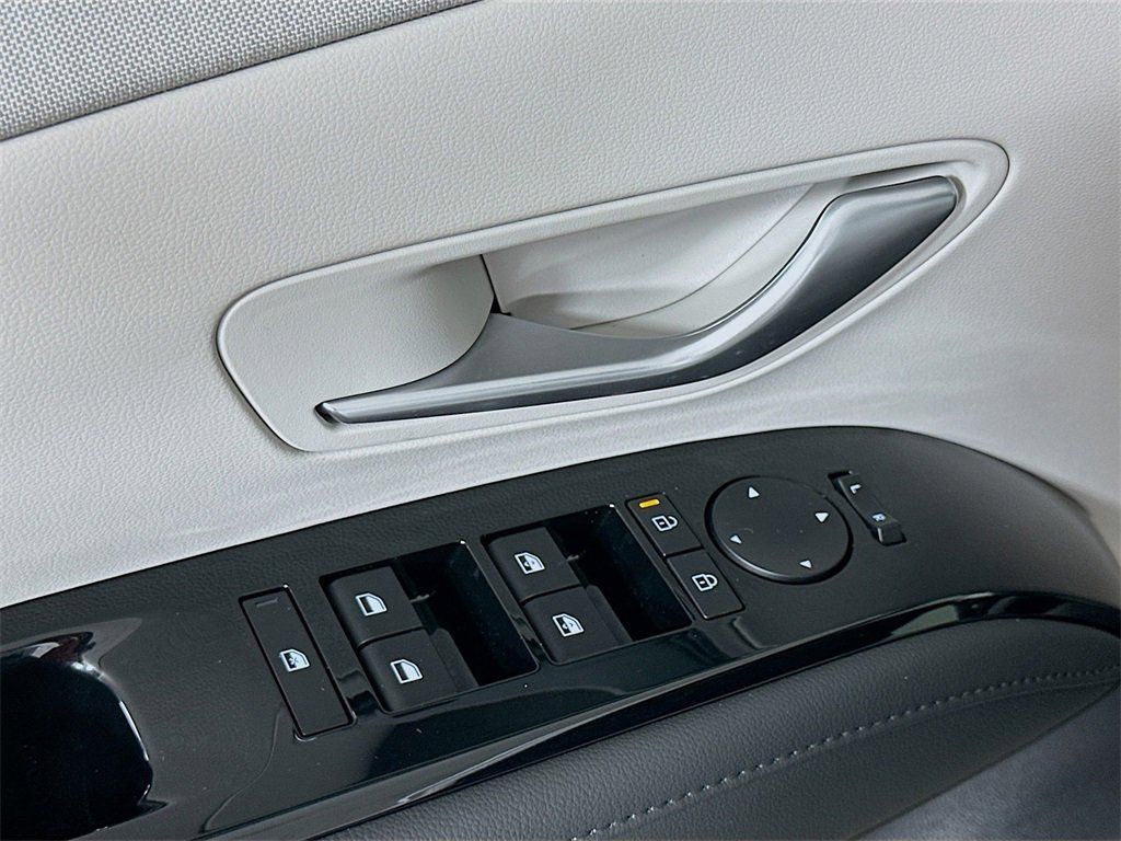 Used 2025 White Hyundai Limited image 17