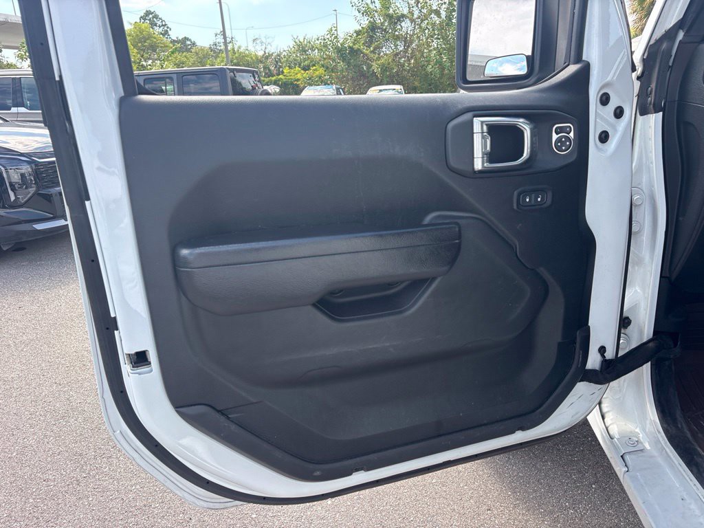 Used 2023 White Jeep Sport S image 10