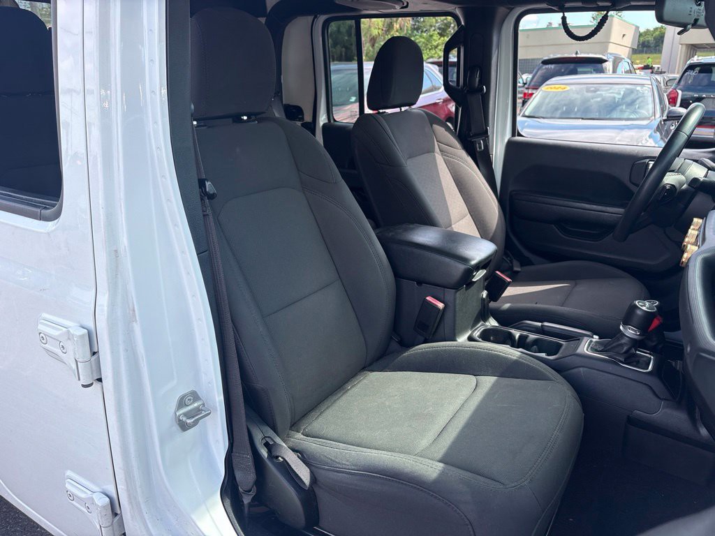 Used 2023 White Jeep Sport S image 17