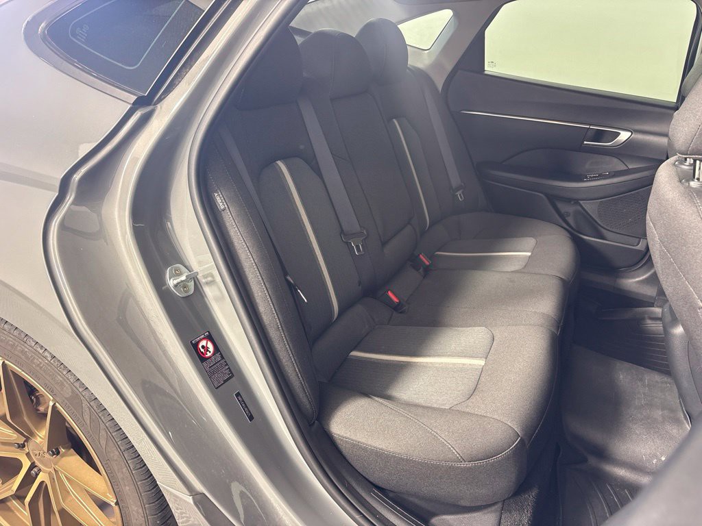Used 2020 Gray Hyundai SEL image 17