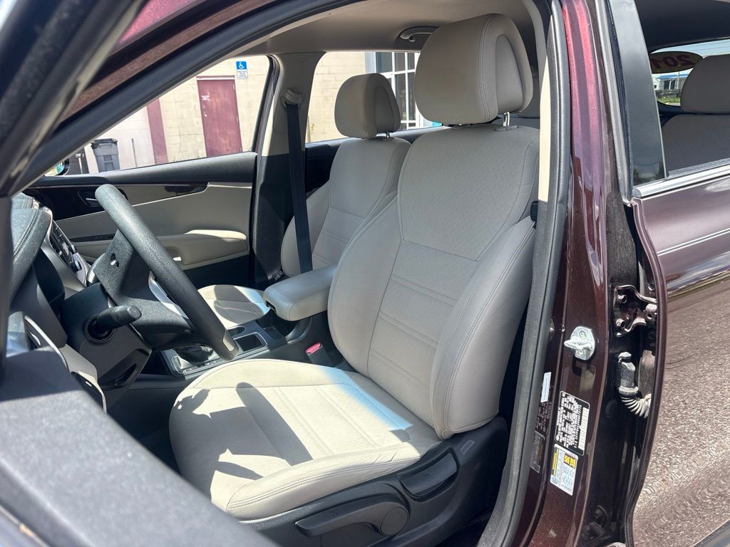 Used 2016 Red Kia LX image 9
