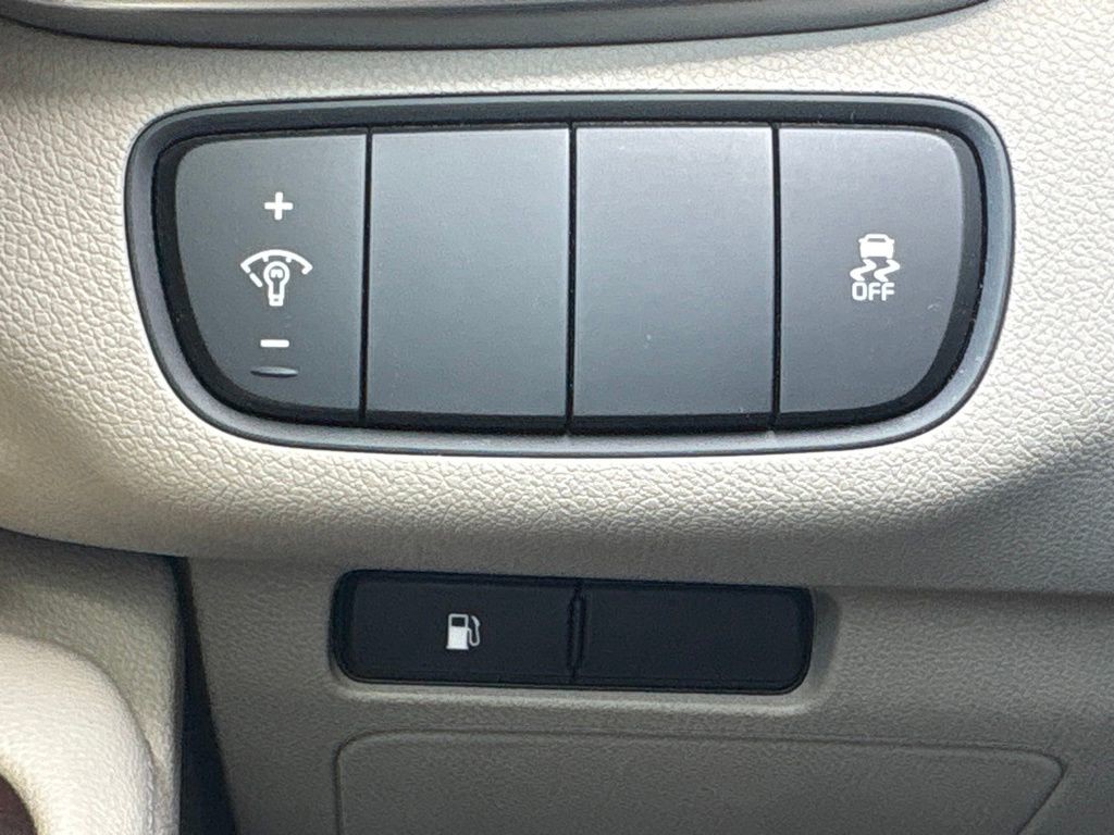 Used 2016 Red Kia LX image 31