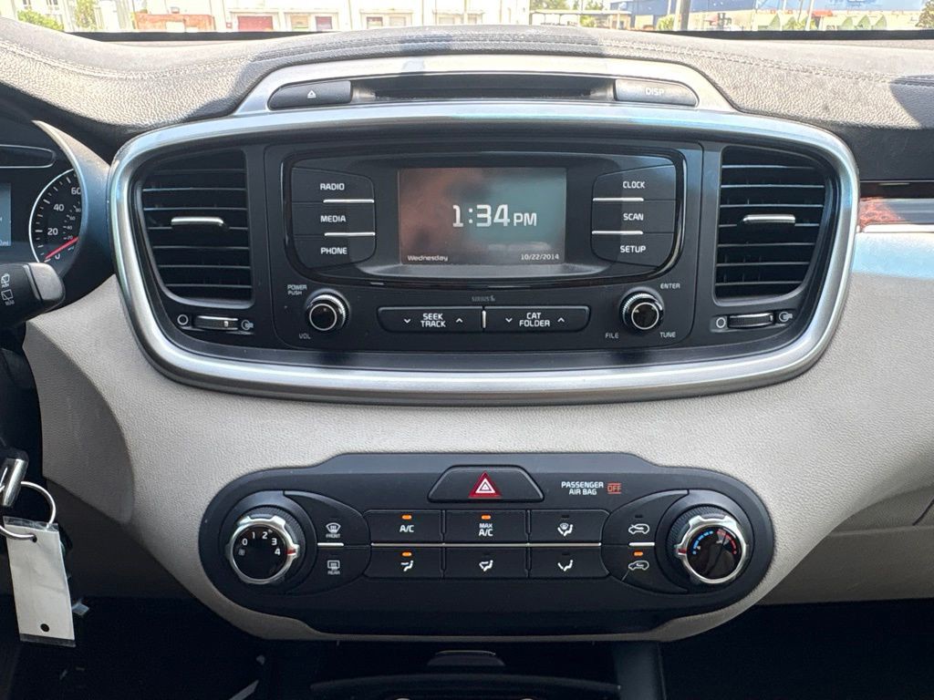 Used 2016 Red Kia LX image 28