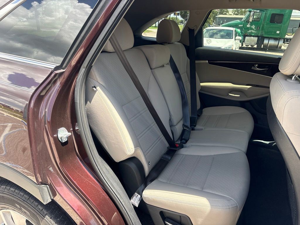 Used 2016 Red Kia LX image 18