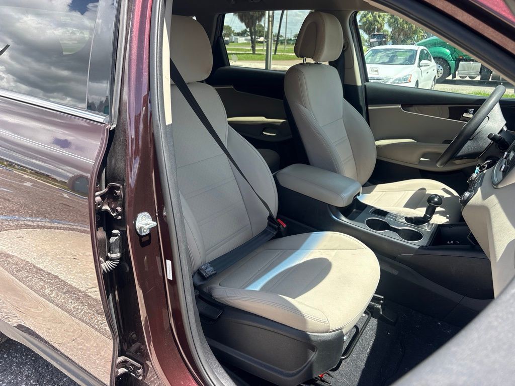 Used 2016 Red Kia LX image 20