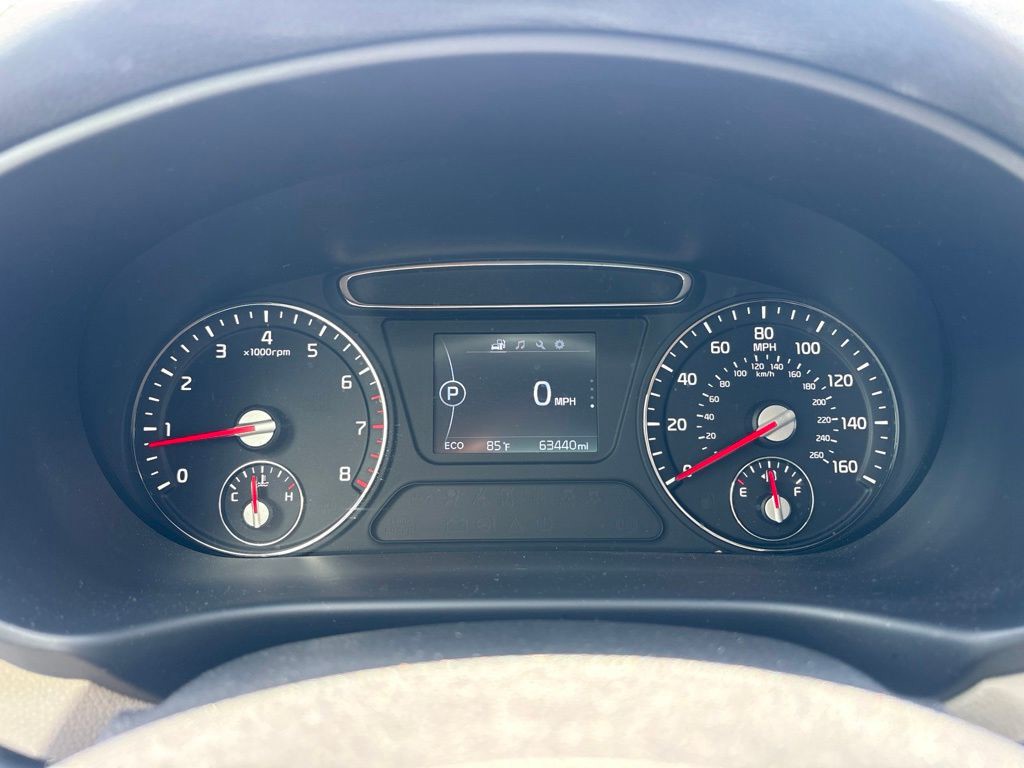 Used 2016 Red Kia LX image 23