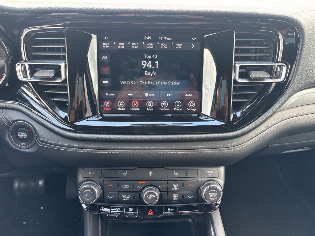 Used 2023 Black Dodge SXT image 27