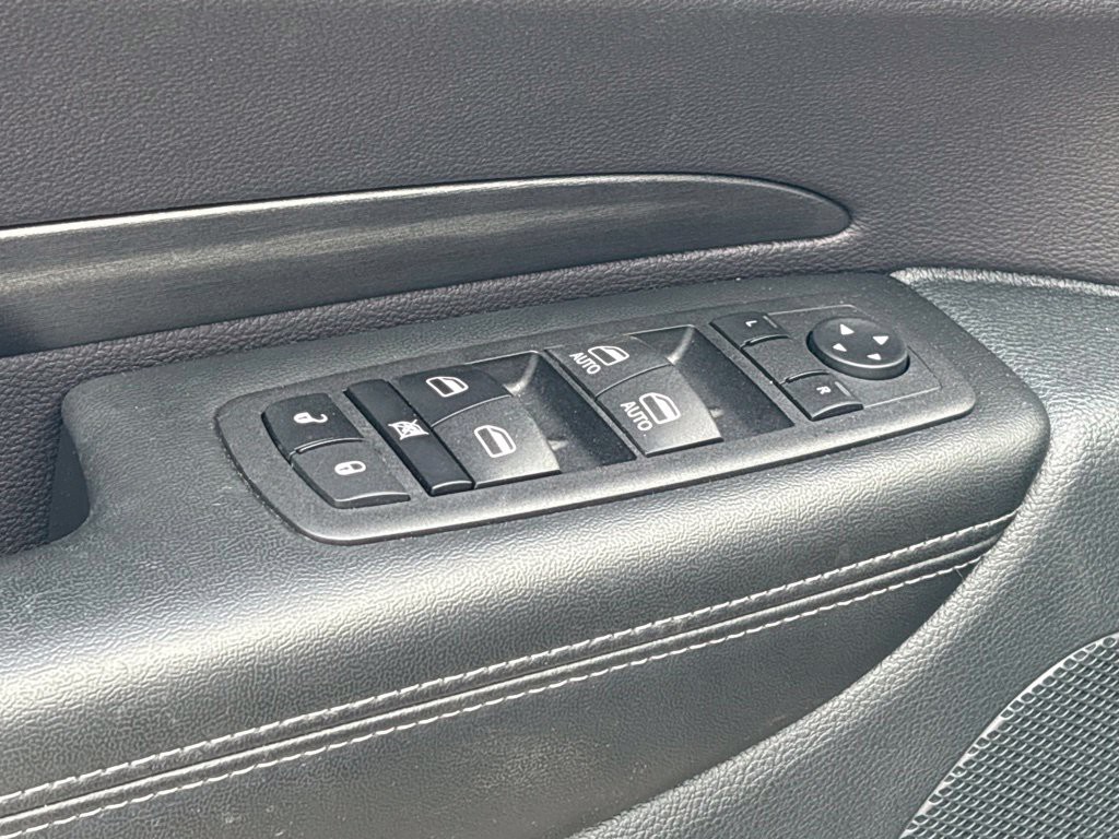 Used 2023 Black Dodge SXT image 12