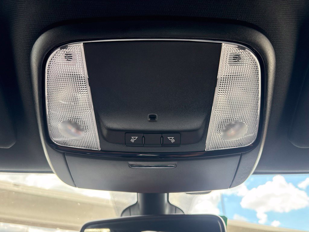 Used 2023 Black Dodge SXT image 31
