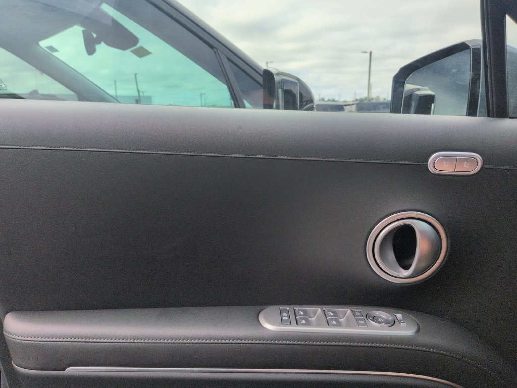 New 2027 Gray Hyundai Blue SEL Premium image 26