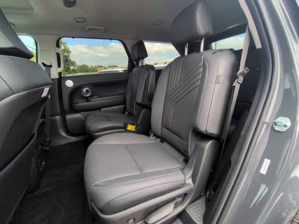 New 2027 Gray Hyundai Blue SEL Premium image 19