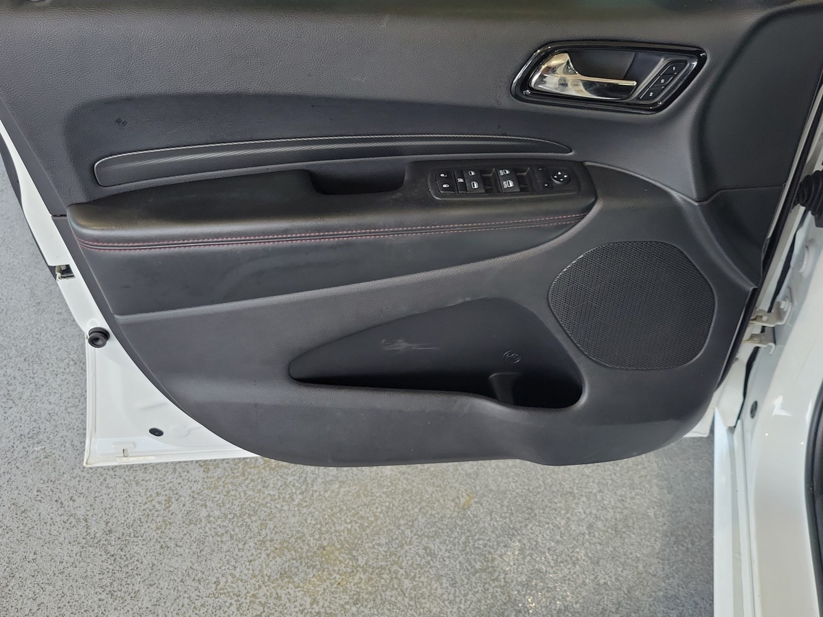 Used 2022 White Knuckle Clearcoat Dodge R/T image 15