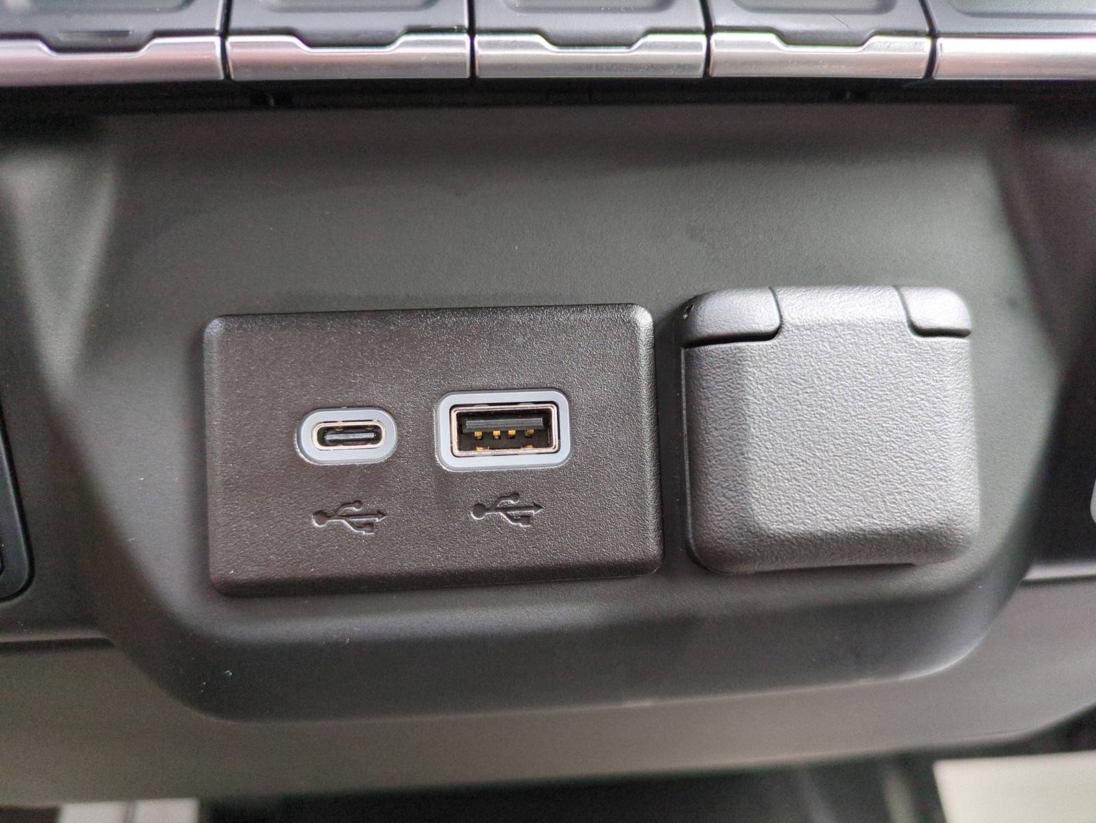 Used 2024 Summit White GMC Pro image 21