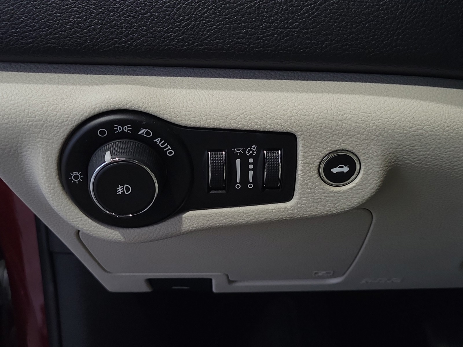 Used 2015 Velvet Red Pearlcoat Chrysler C image 22