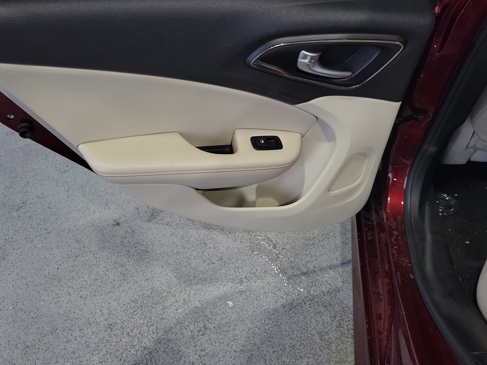 Used 2015 Velvet Red Pearlcoat Chrysler C image 11