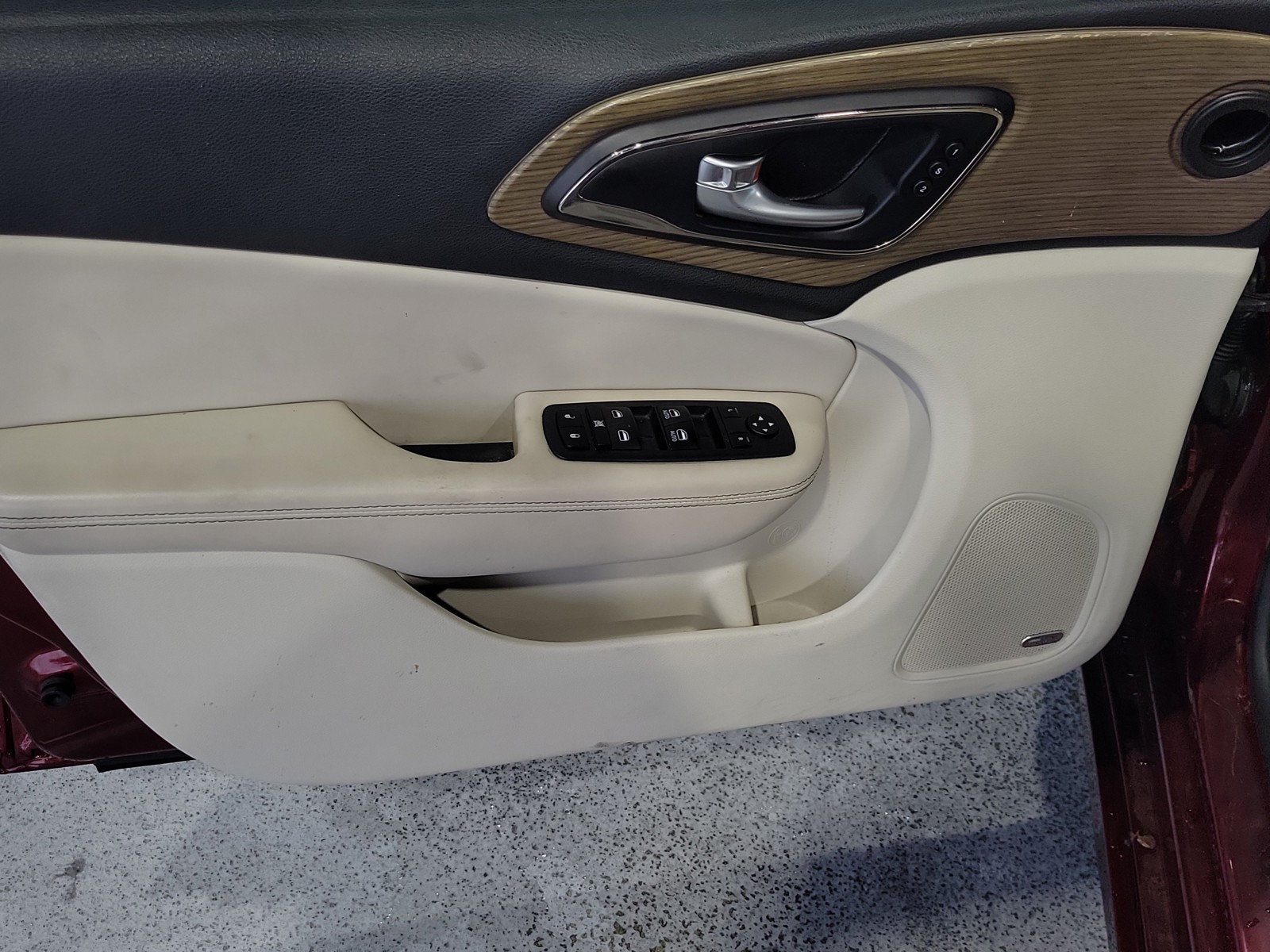 Used 2015 Velvet Red Pearlcoat Chrysler C image 15