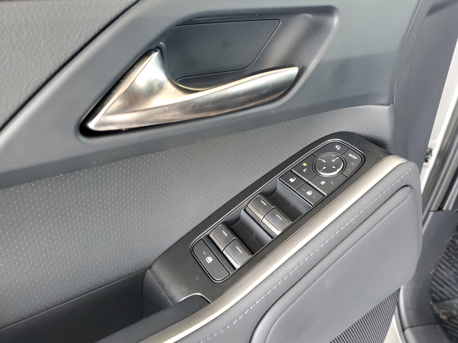Used 2024 Silver Lexus GX 550 Premium image 15