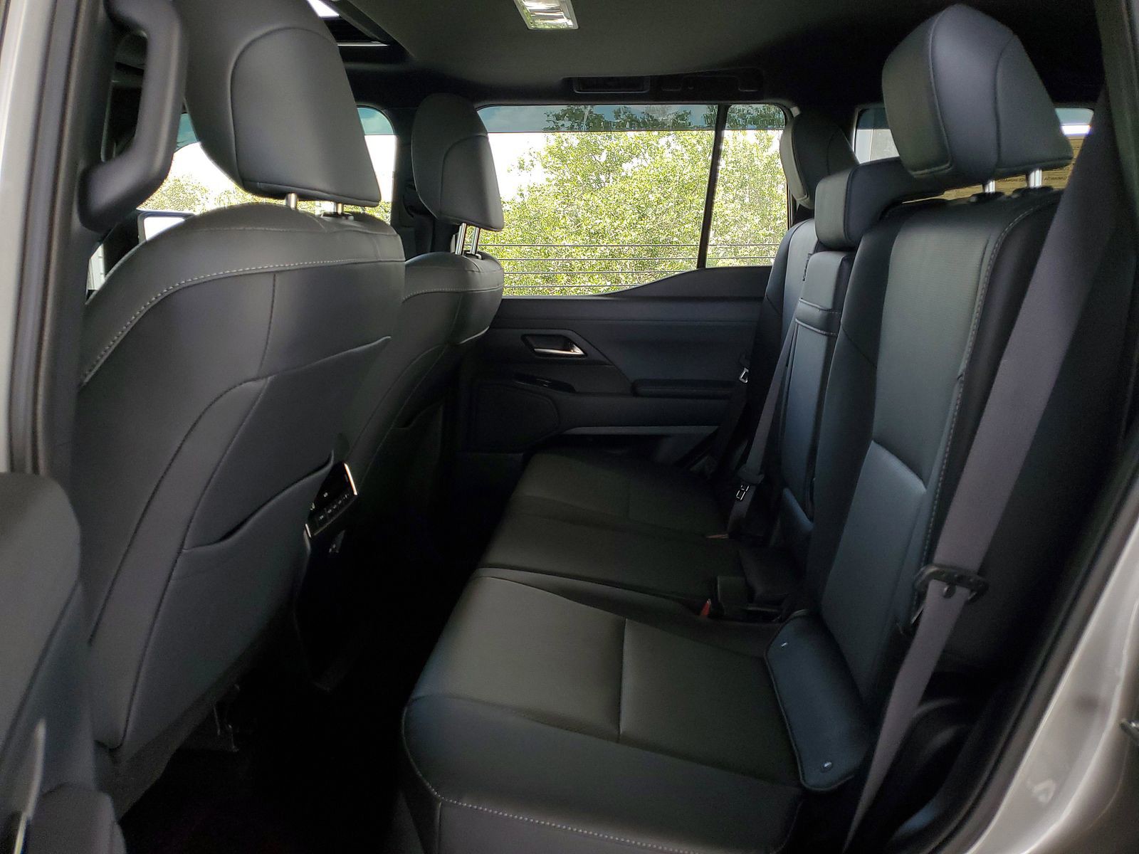 Used 2024 Silver Lexus GX 550 Premium image 9