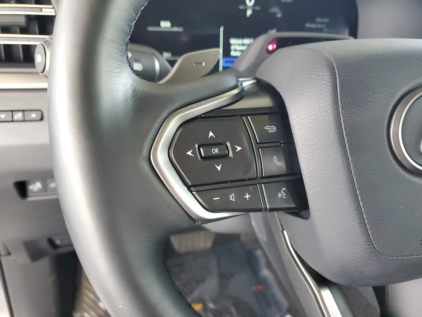 Used 2024 Silver Lexus GX 550 Premium image 23