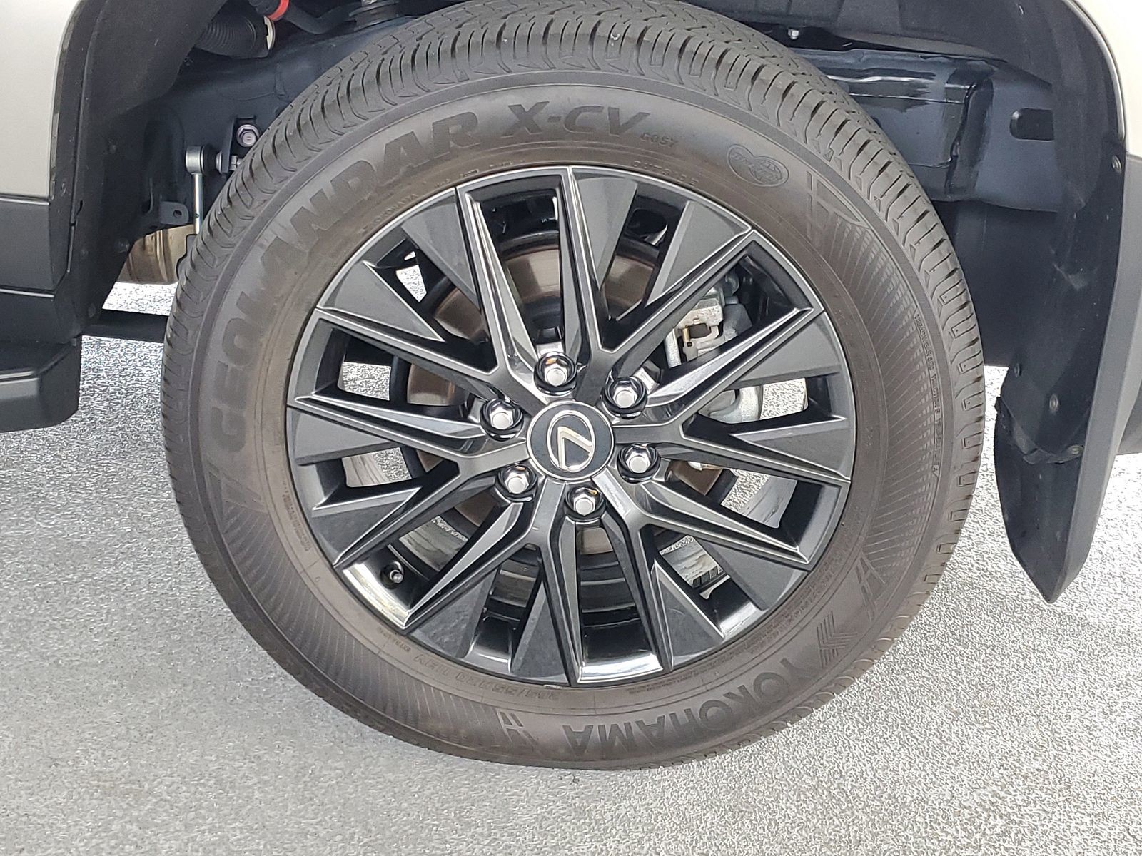 Used 2024 Silver Lexus GX 550 Premium image 7