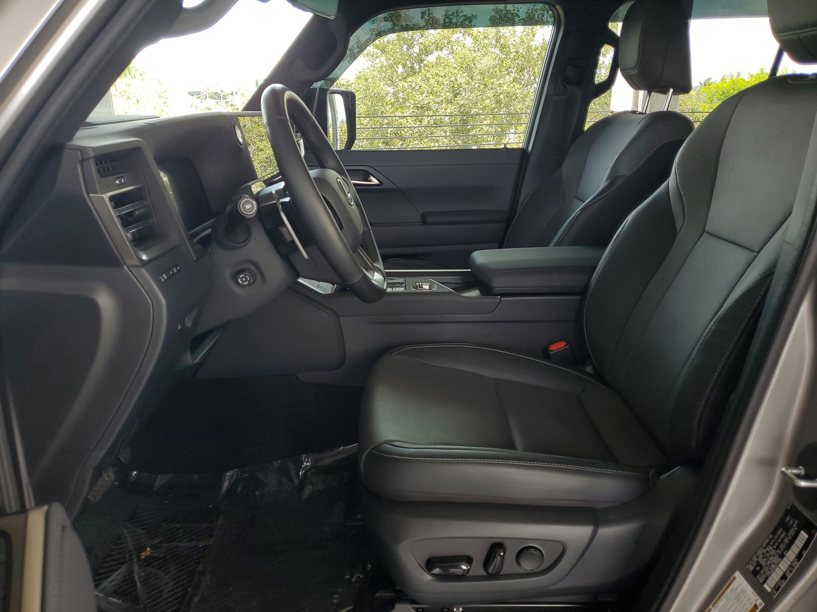 Used 2024 Silver Lexus GX 550 Premium image 17