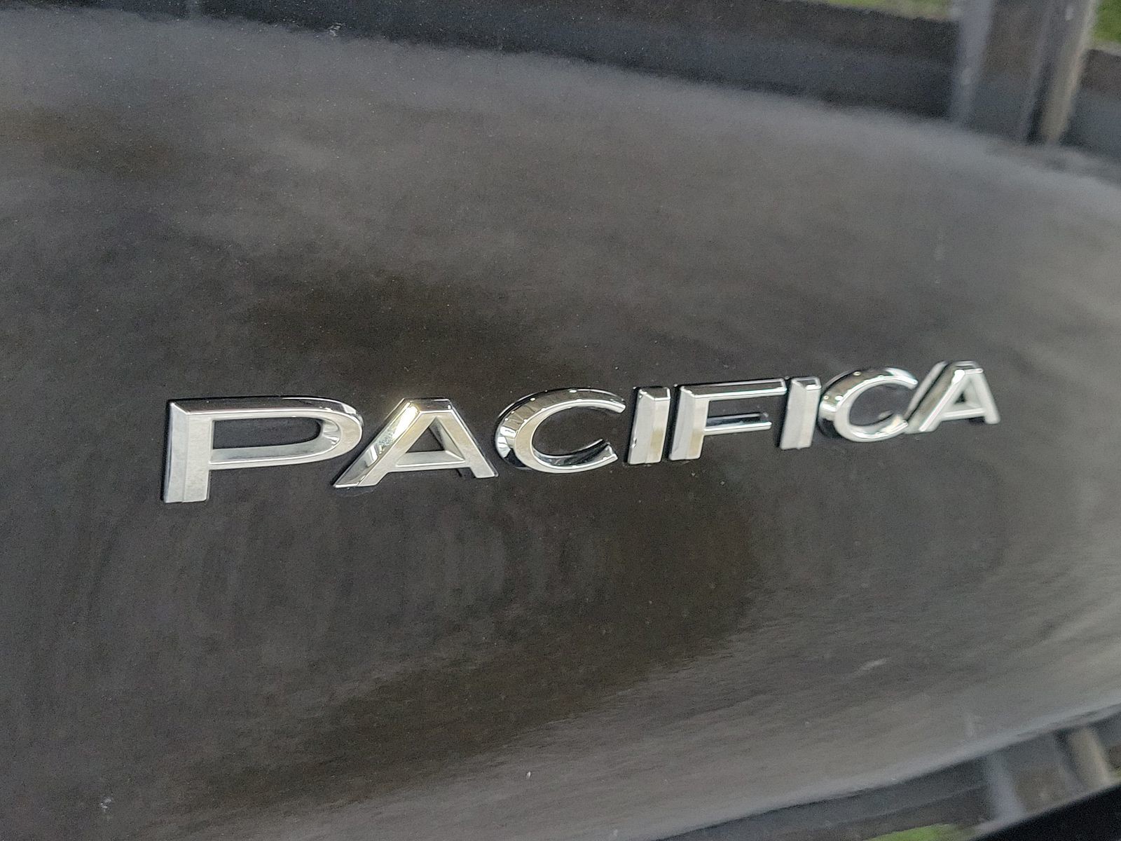 Used 2025 Diamond Black Crystal Pearlcoat Chrysler Select image 7