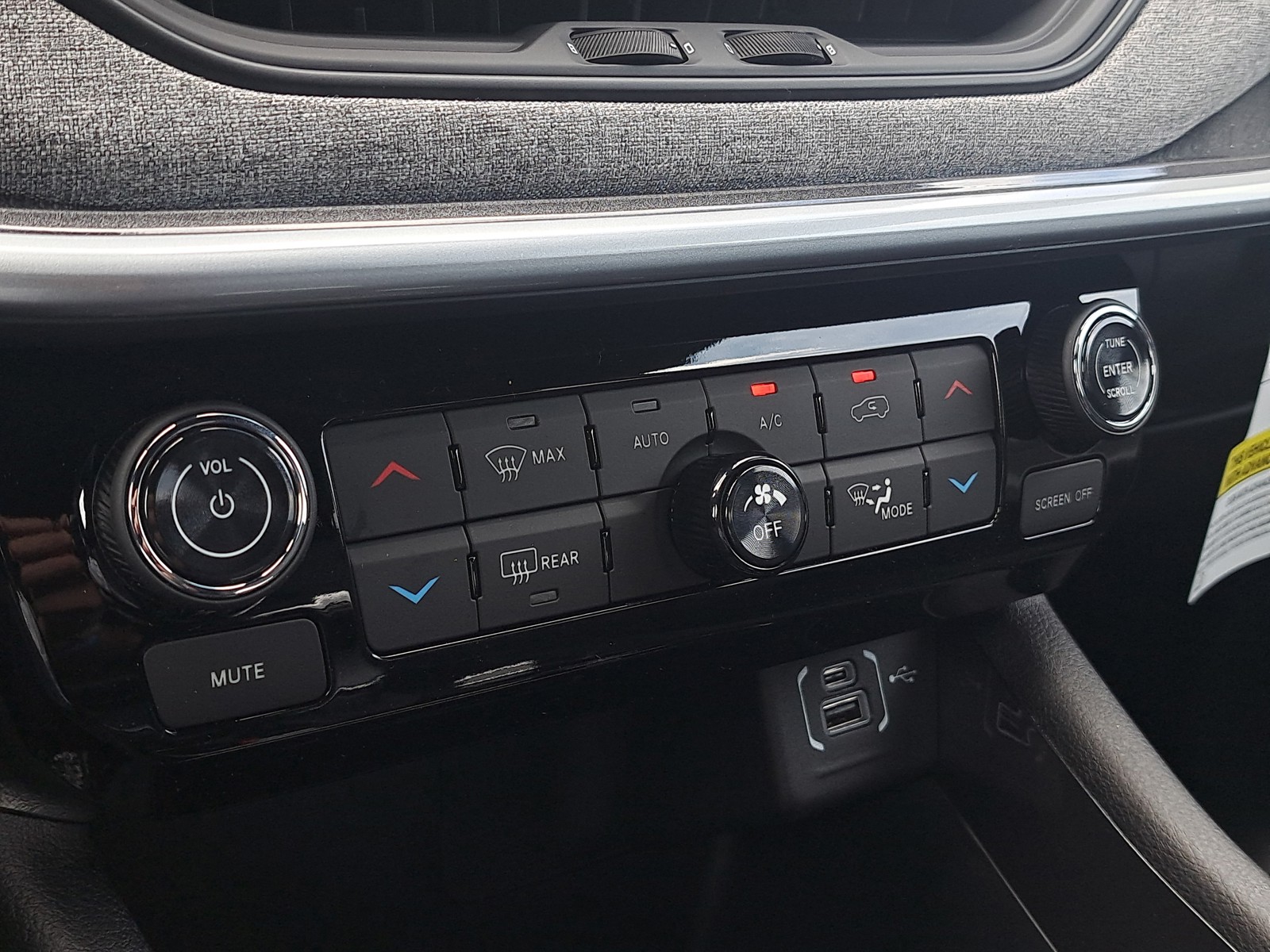 New 2026 Diamond Black Crystal Pearlcoat Jeep 85th Anniversary image 27