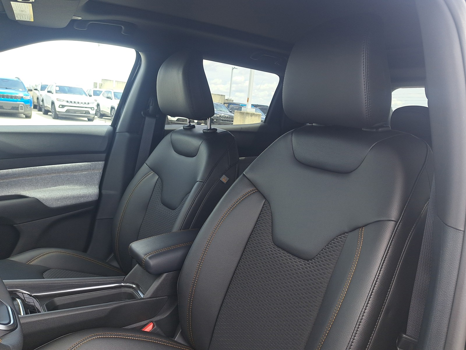 New 2026 Diamond Black Crystal Pearlcoat Jeep 85th Anniversary image 19