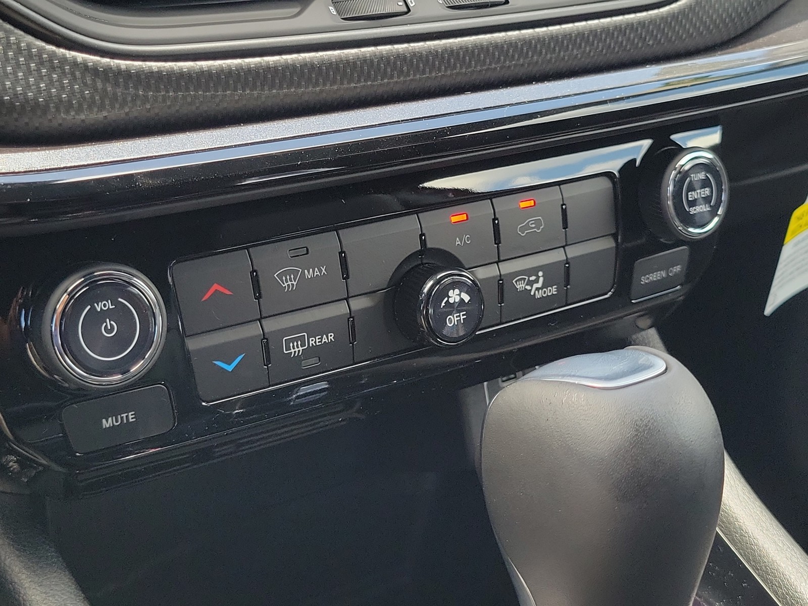 New 2026 Red Hot Pearlcoat Jeep Latitude Altitude image 27